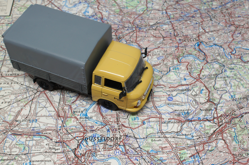 Illustration for article titled Troublesome Trucking Teutonic Tuesday: Die Rückkehr des Zweitakt. Und Kommis.